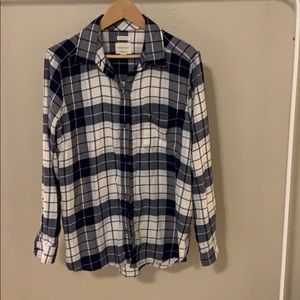 American Eagle blue and white plaid shirt